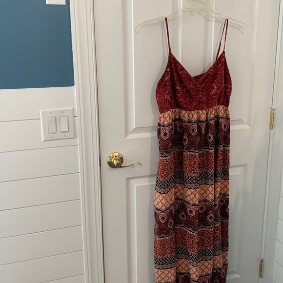 FOREVER21+ SIZE 2X SPAGHETTI STRAP DARK RED MULTI-COLOR AZTEC MAXI DRESS - Picture 2 of 5